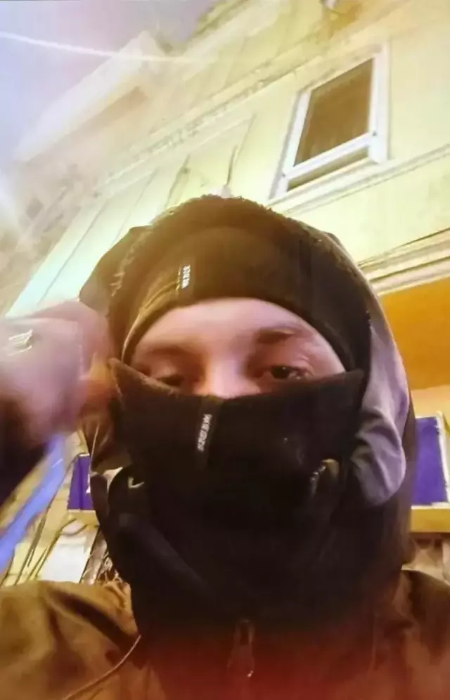 Taksim'de kadın turistin elindeki telefonu çaldı, satmadan özçekim yaptı