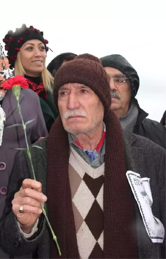 Nazım Hikmet 115'inci Yaş Gününde Denize Karanfiller Bırakılarak Anıldı