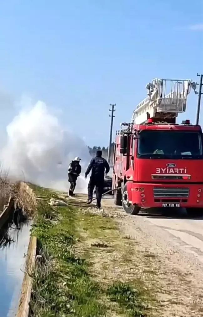 Antalya'da Seyir Halindeki Otomobilde Yangın Çıktı