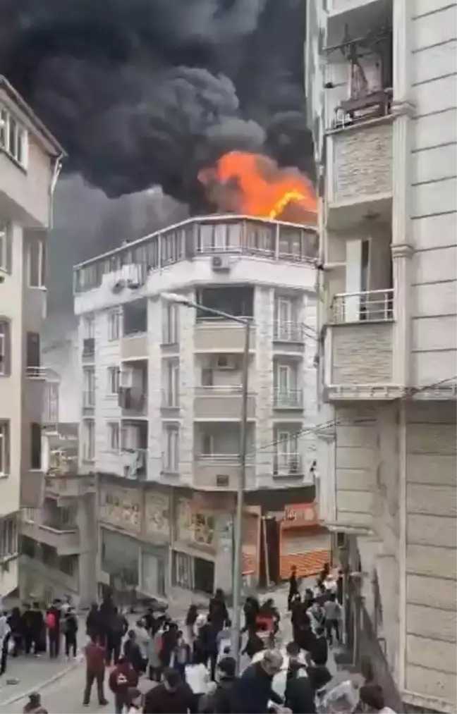 Esenyurt'ta 5 Katlı Binada Yangın Çıktı
