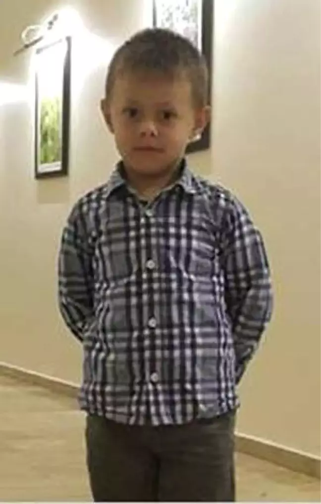 Otomobil Camına Boğazı Sıkışan 5 Yaşındaki Emre Öldü
