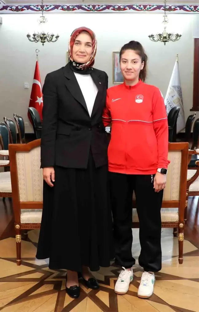 Afyonkarahisarlı Milli Tekvandocu Meryem Betül Çavdar Paris 2024 Paralimpik Oyunları'nda Olimpiyat Üçüncüsü Oldu