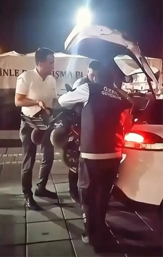 Kayseri'de Ulaşım AŞ Çalışanından Yaşlı Kadına Yardım