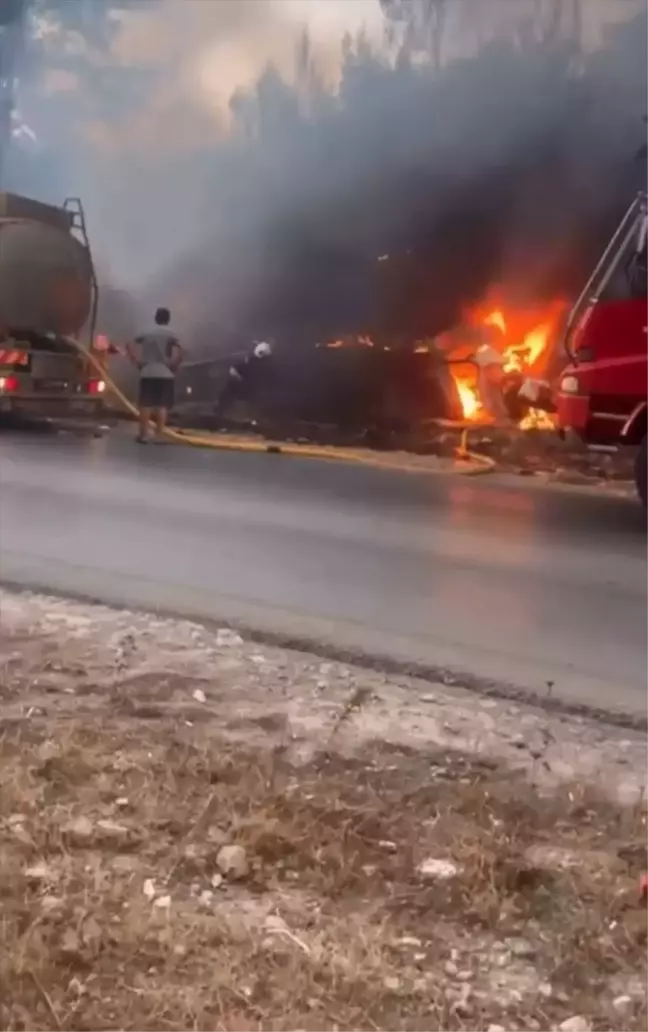 Bodrum'da Motosiklet ve Otomobil Çarpıştı: 1 Ölü, 2 Yaralı