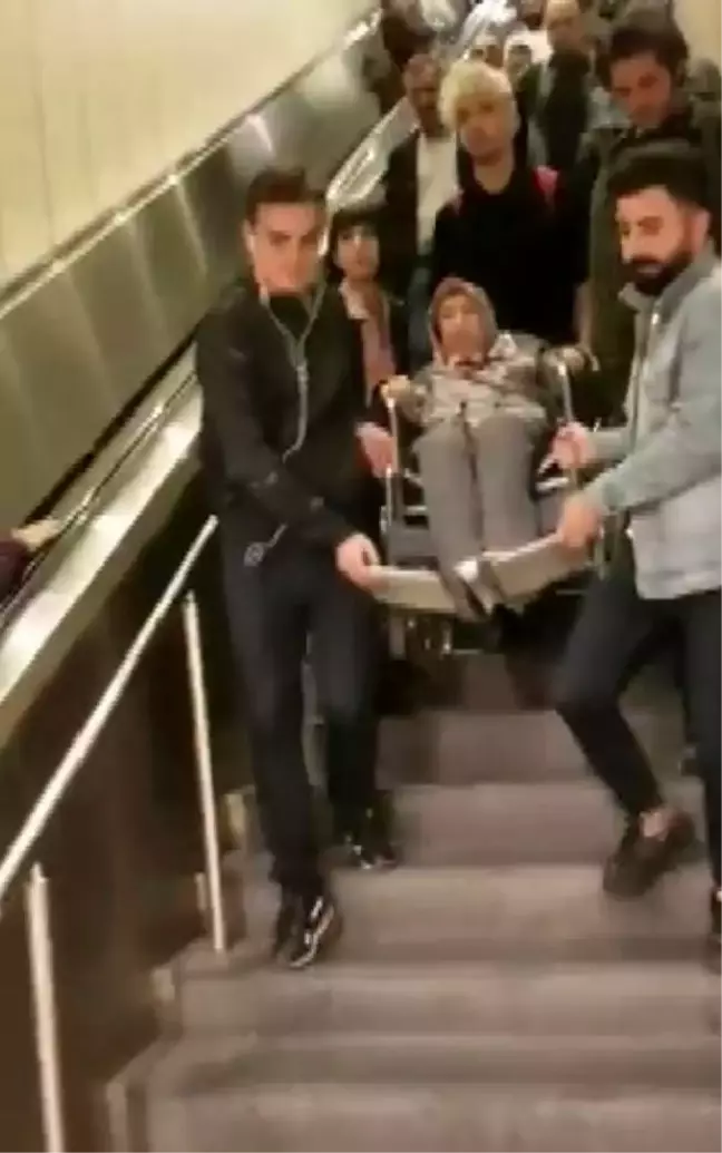 Küçükçekmece'de metrobüs durağında engellilere bozuk asansör engeli