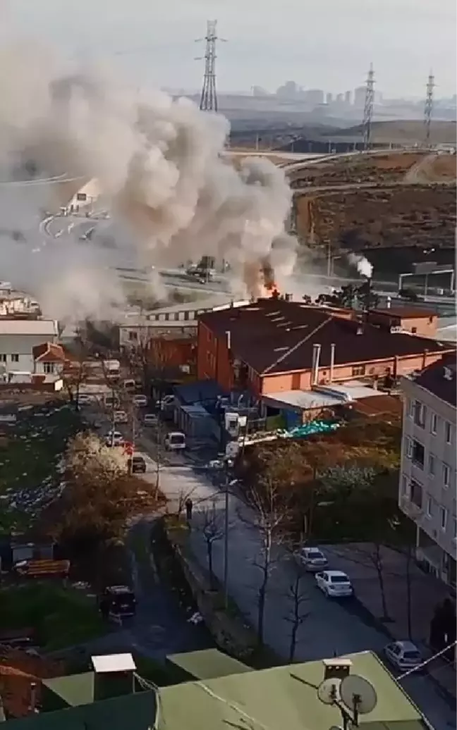 Son dakika haberi... SULTANGAZİ'DE FABRİKA BACASINDA YANGIN GÖKYÜZÜNÜ DUMAN KAPLADI