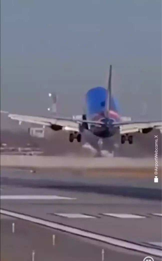 ABD'deki havalimanında faciadan dönüldü! Pilot yüzlerce yolcunun hayatını böyle kurtardı