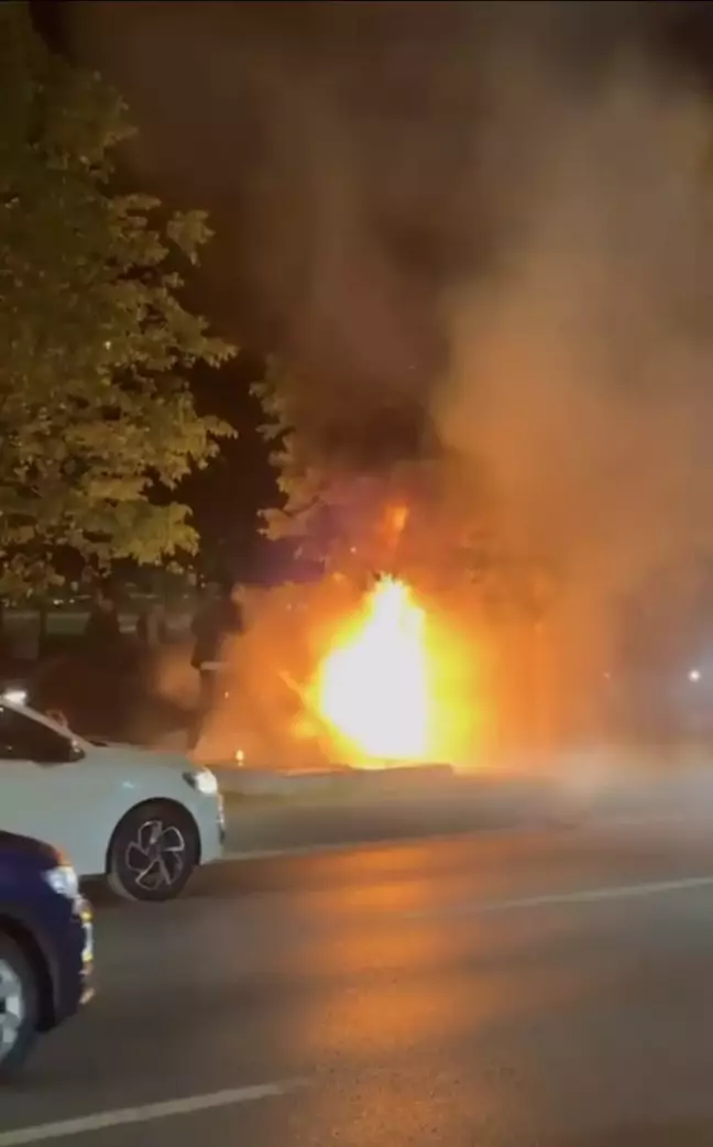 Kartal'da Motosiklet Yangını: Kaza Anı Kameralarda
