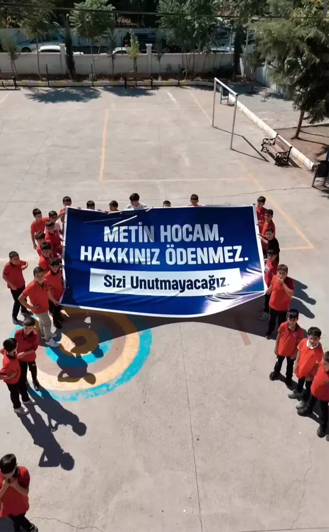 Emekli Öğretmen Metin Turan'a Duygusal Veda Töreni