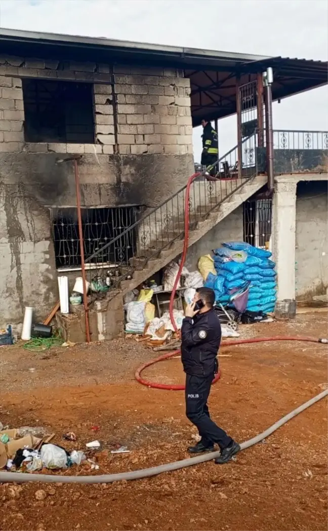 Gaziantep'te Yangın: Anne ve Çocuk Hastaneye Kaldırıldı