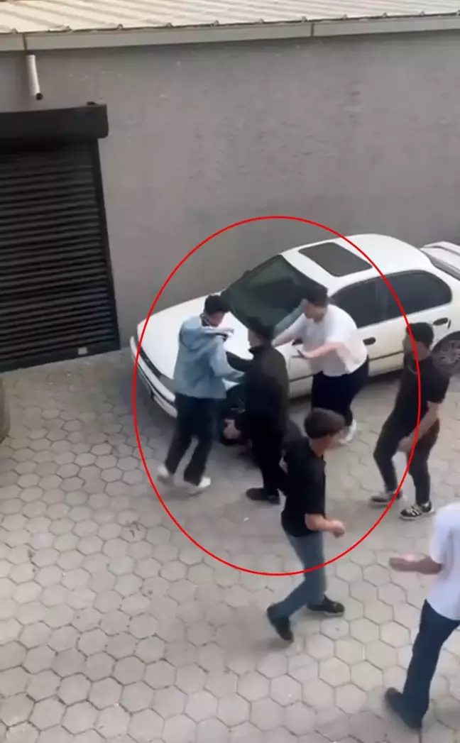 Bursa'da Genç Kız Darbedilen Kişiyi Kurtardı