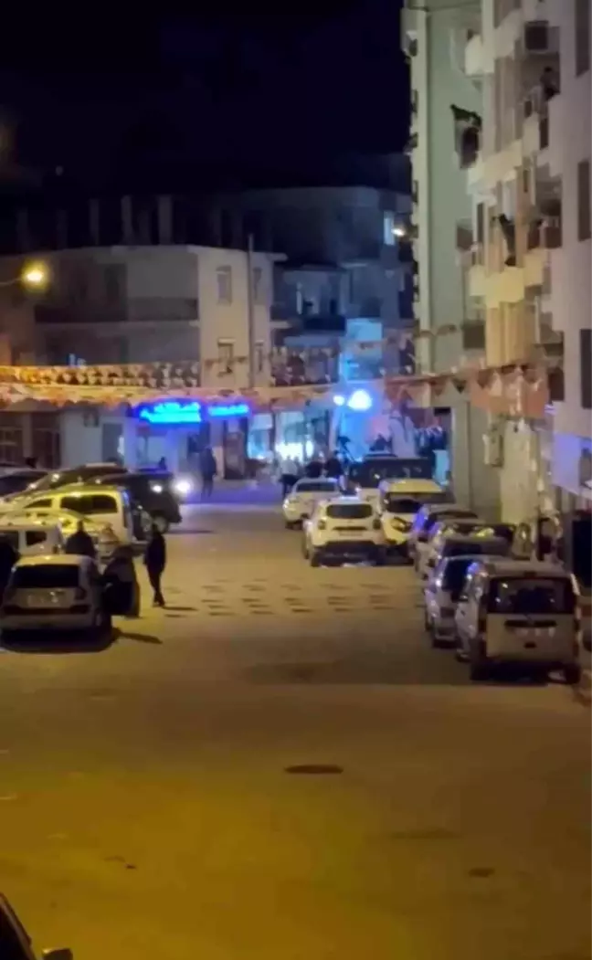 İzmir'de Polis Ekiplerine Silahlı Saldırı: 3 Polis Yaralı, Gözaltı Sayısı 12