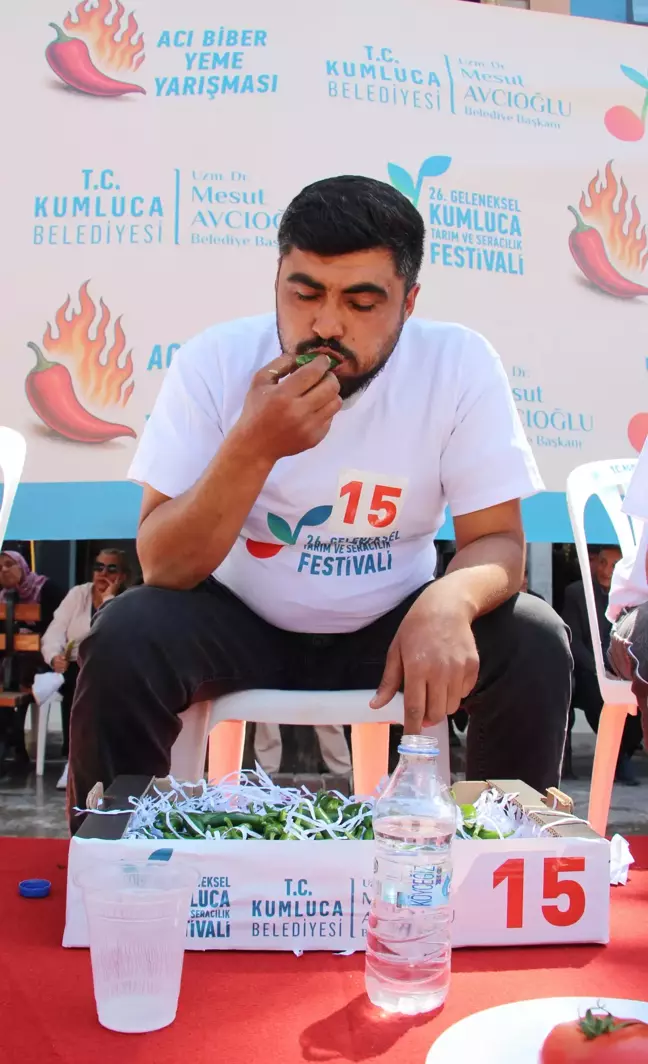 Kumluca Tarım ve Seracılık Festivali'nde Acı Biber Yeme Yarışması Düzenlendi
