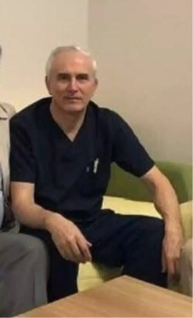 Ameliyat esnasında beyin kanaması geçiren doktor yoğun bakıma kaldırıldı