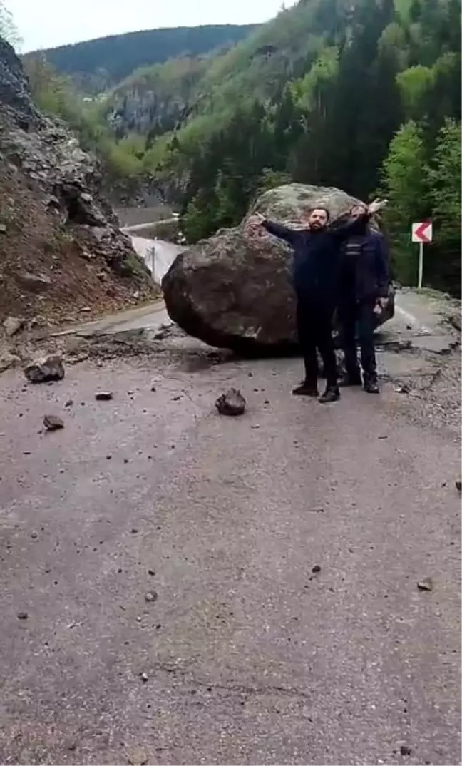 Gümüşhane'de Devasa Kaya Kütlesi Facianın Eşiğinden Döndü