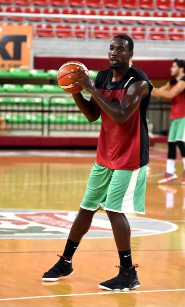 Karşıyaka'da Hogue Sıkıntısı