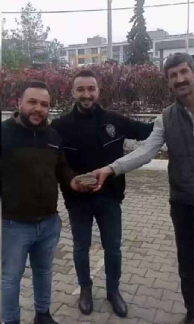 Temizlik İşçisi Yerde Bulduğu 30 Bin TL'yi Sahibine Teslim Etti