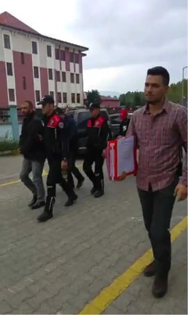 Düzce'de Cinayet Zanlısından Zehir Tacirine Kadar 10 Kişi Yakalandı