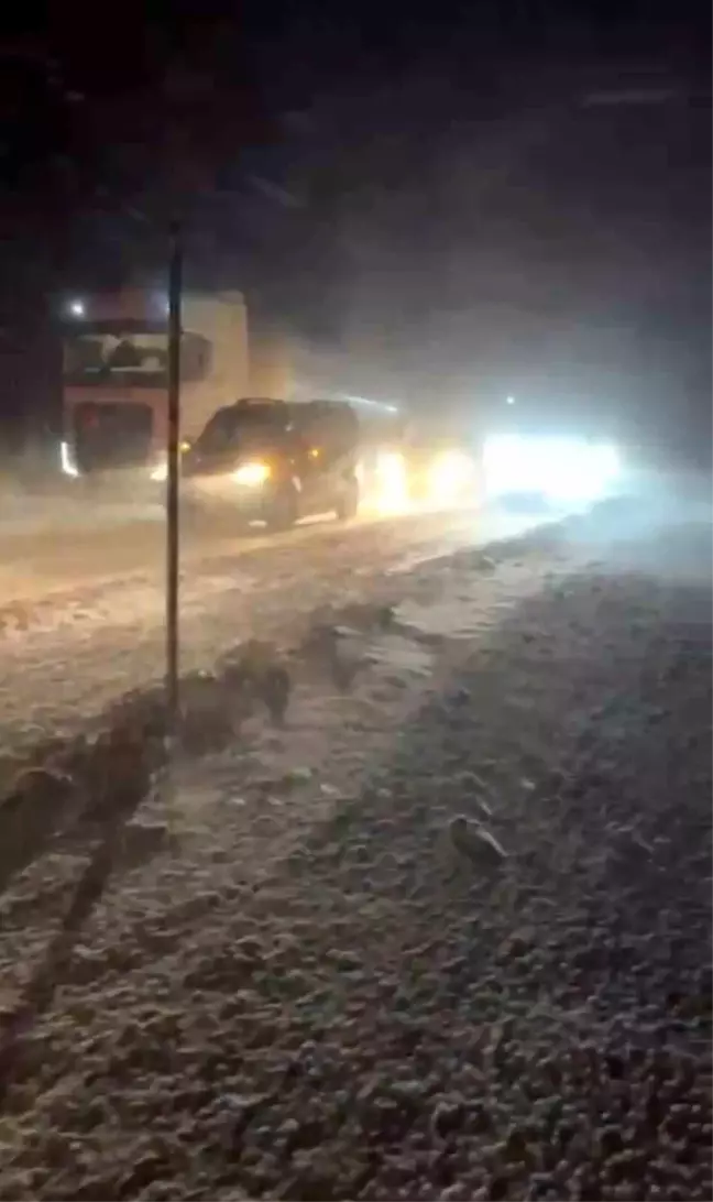 Sivas'ta Yoğun Kar ve Tipi Ulaşımı Aksattı