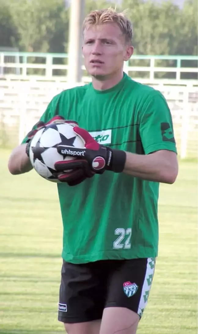Serdar Kulbilge Futbolu Bıraktı