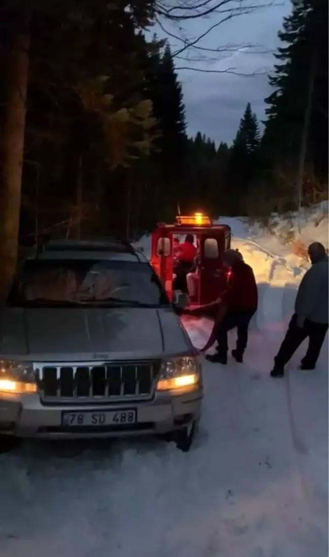 Karda araçları mahsur kalanların imdadına KARDOFF ekipleri yetişti