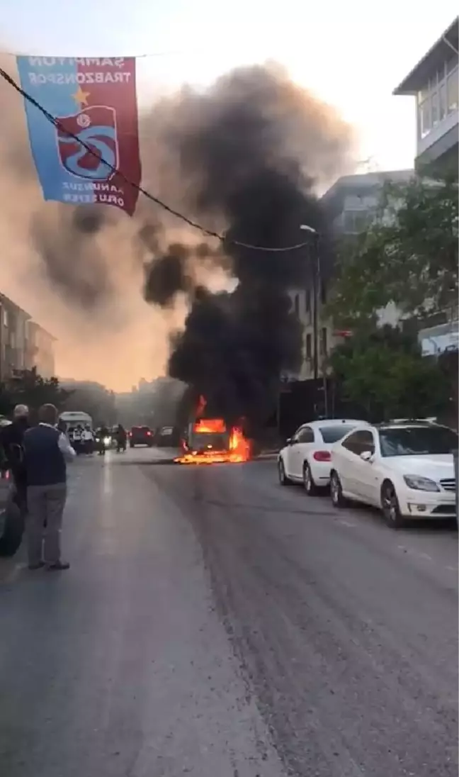 MALTEPE'DE MİNİBÜS ALEV ALEV YANDI