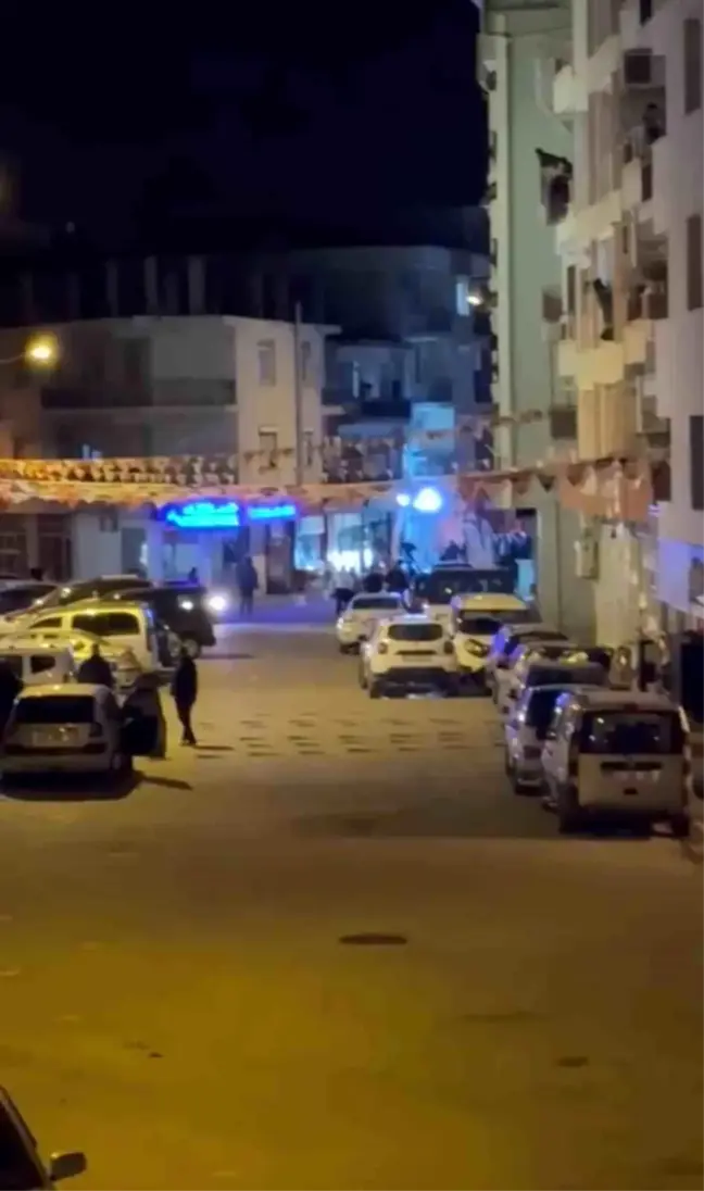 İzmir'de Polis Ekiplerine Silahlı Saldırı: 3 Yaralı