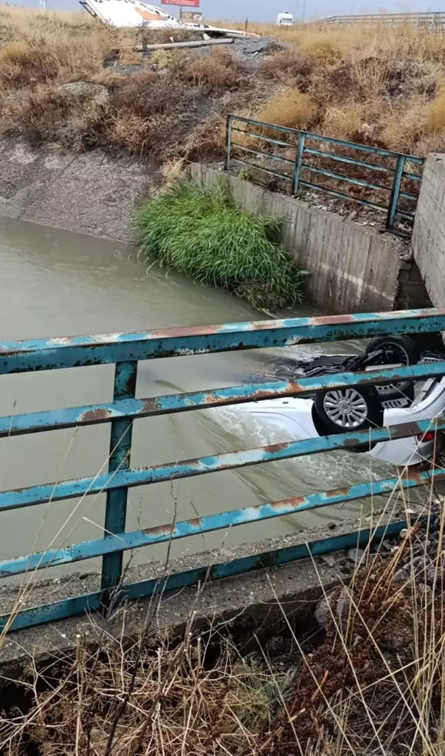 Erzurum'da Sulama Kanalına Uçan Otomobildeki Ebeveynler Hayatını Kaybetti