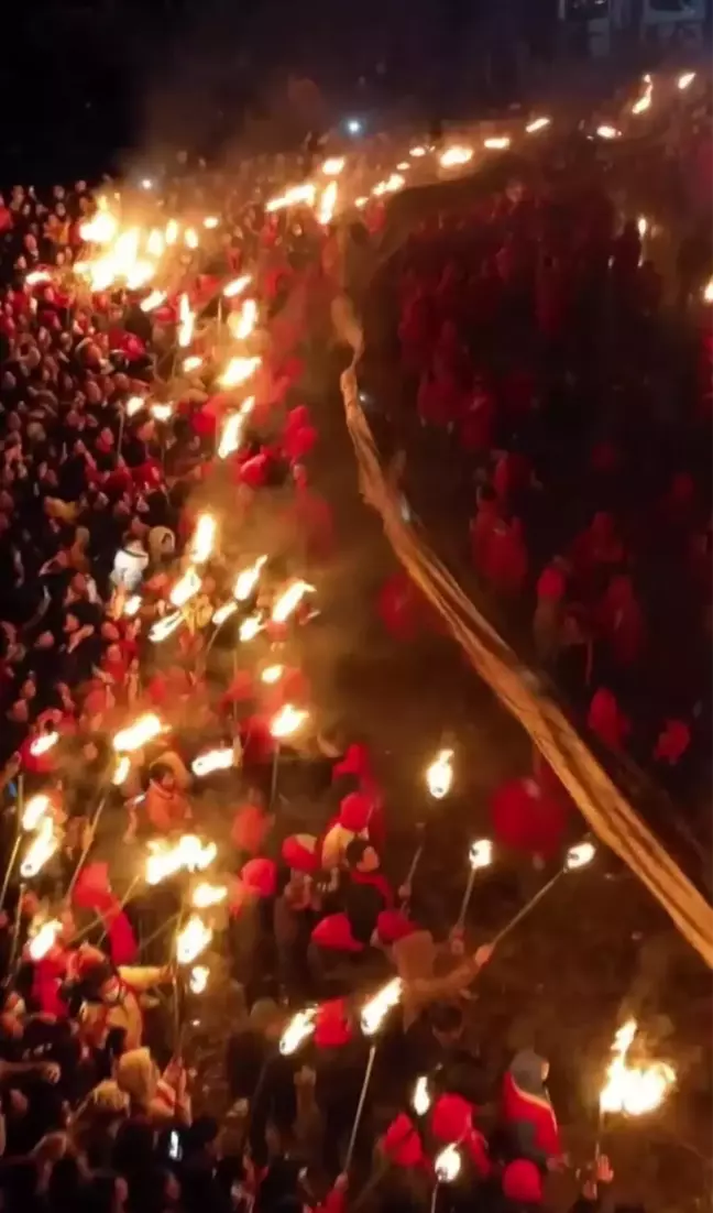 Çin'de Çin Yeni Yılı Kutlamaları Kapsamında Maytaplarla Ejderha Dansı Sergilendi