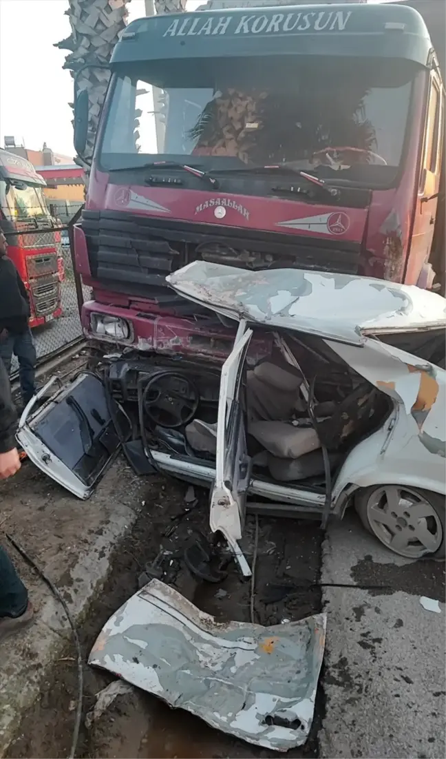 Tarsus'ta Trafik Kazası: Otomobil Sürücüsü Hayatını Kaybetti