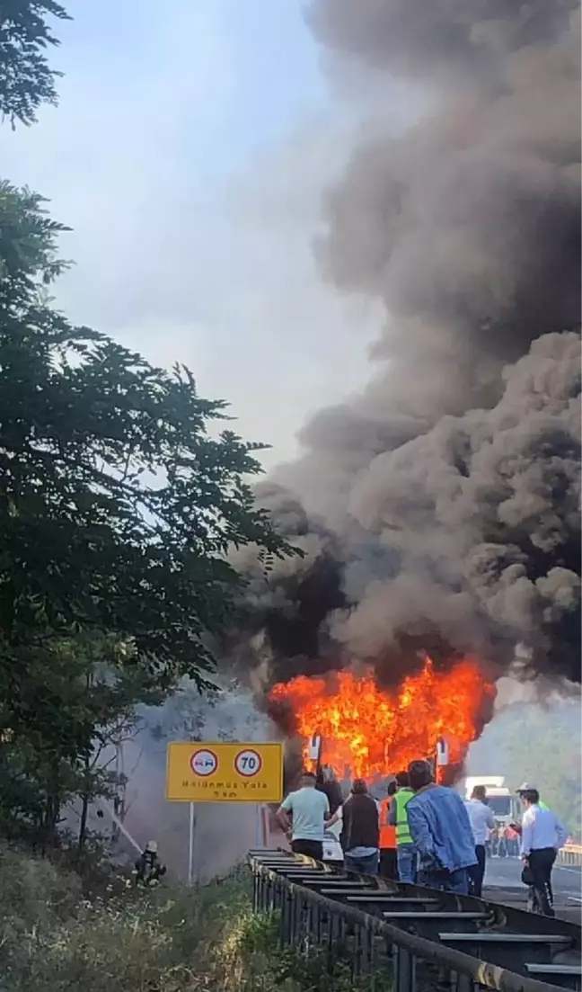 Son dakika haberleri! BURSA'DA OTOBÜS YANGINI; 40 YOLCU TAHLİYE EDİLDİ