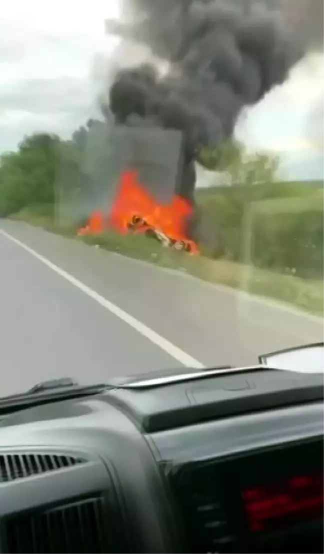 Sakarya'da Otomobil Takla Attı ve Alev Aldı