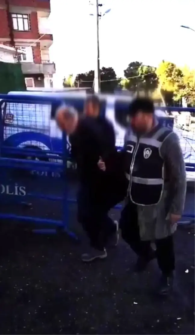 İzmir'de 25 yıl kesinleşmiş hapis cezasıyla aranan şüpheli yakalandı
