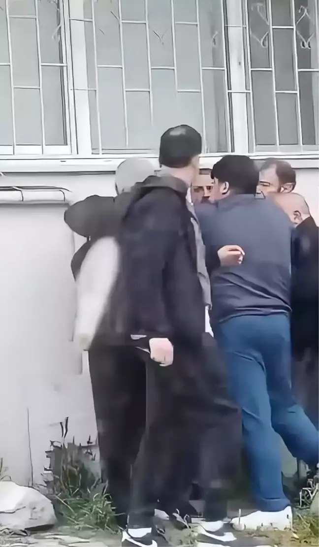 İstanbul'da Depremin Ardından Kavga: Bıçak ve Silah Kullanıldı