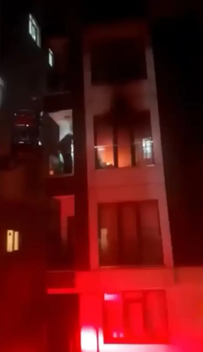 Kağıthane'de 5 Katlı Binada Yangın Çıktı