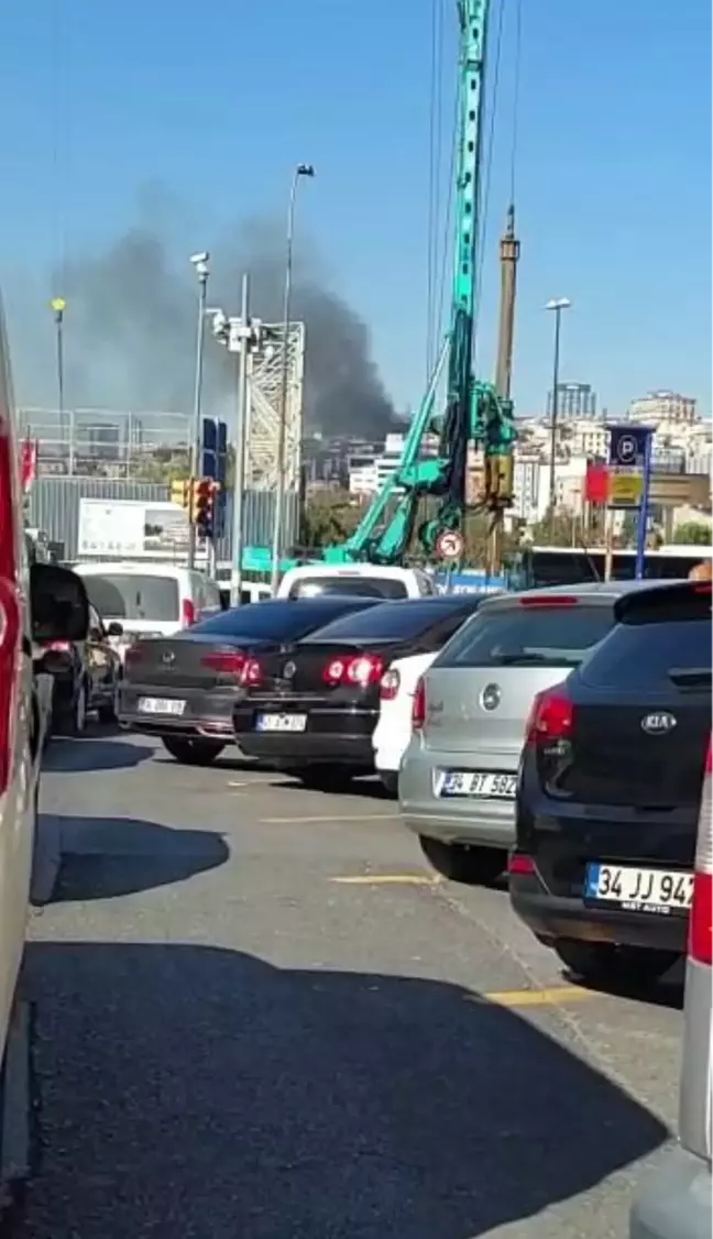 Son dakika haberleri | Beyoğlu'nda boya imalathanesinde korkutan yangın