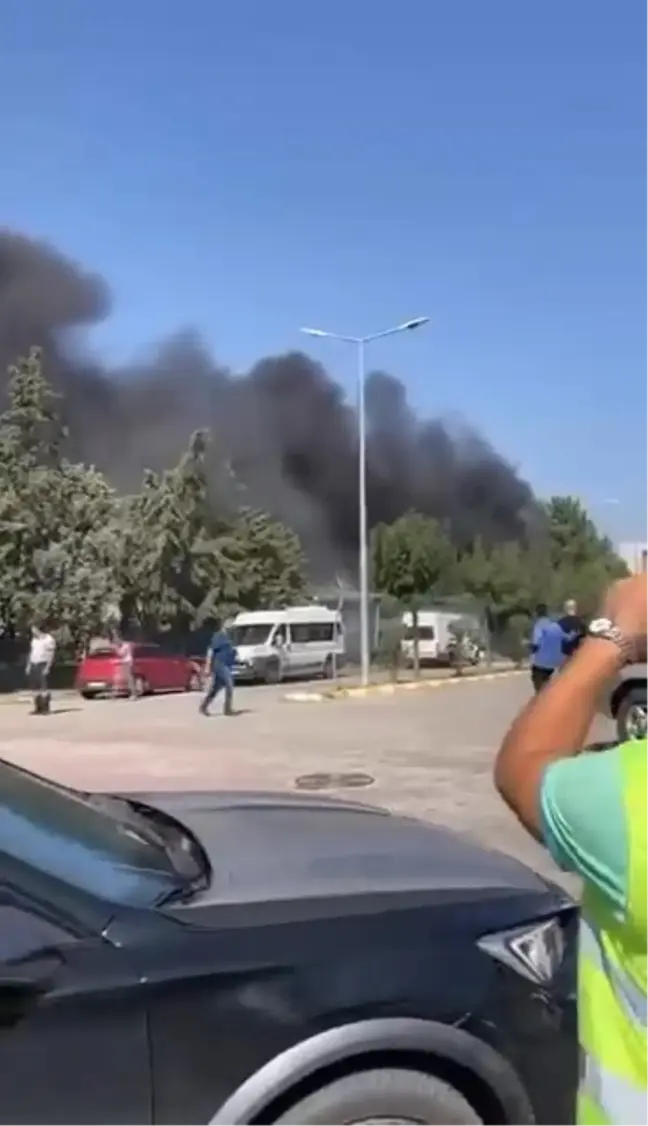 Tuzla'daki Boya Fabrikasında Yangın Çıktı