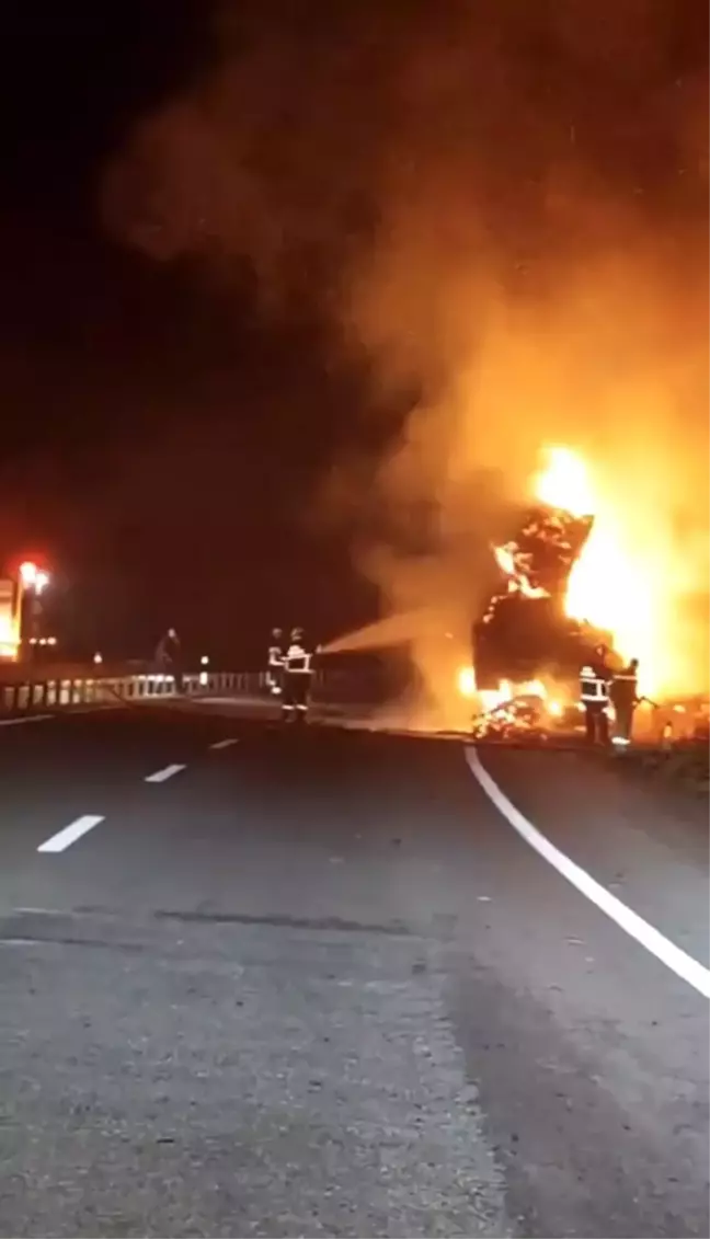 Çanakkale'de Seyir Halindeki Tırda Yangın