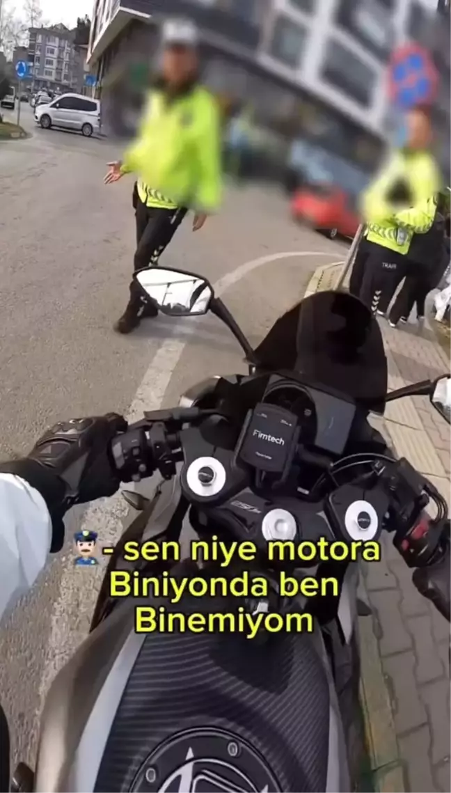 Samsun'da Trafik Polisi ile Motosikletli Genç Arasındaki Eğlenceli Sohbet Sosyal Medyada Paylaşım Rekoru Kırdı