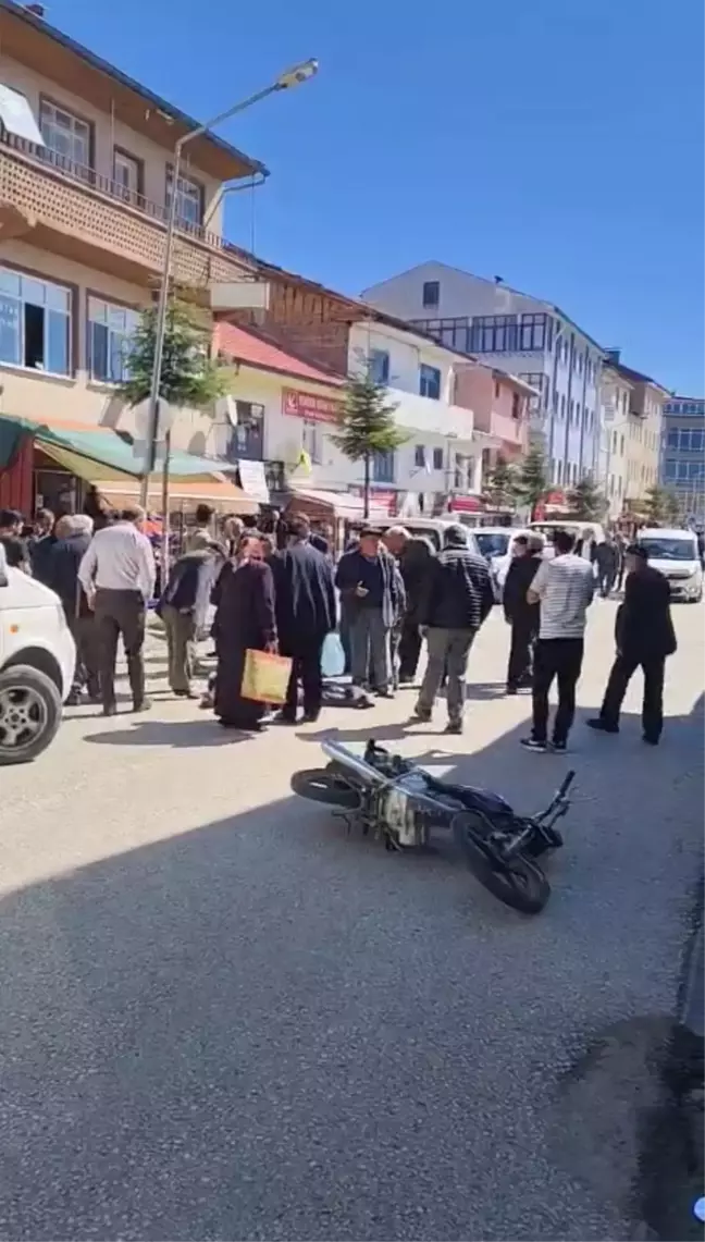 Karabük'te Motosiklet Kazası: Yaya ve Sürücü Yaralandı