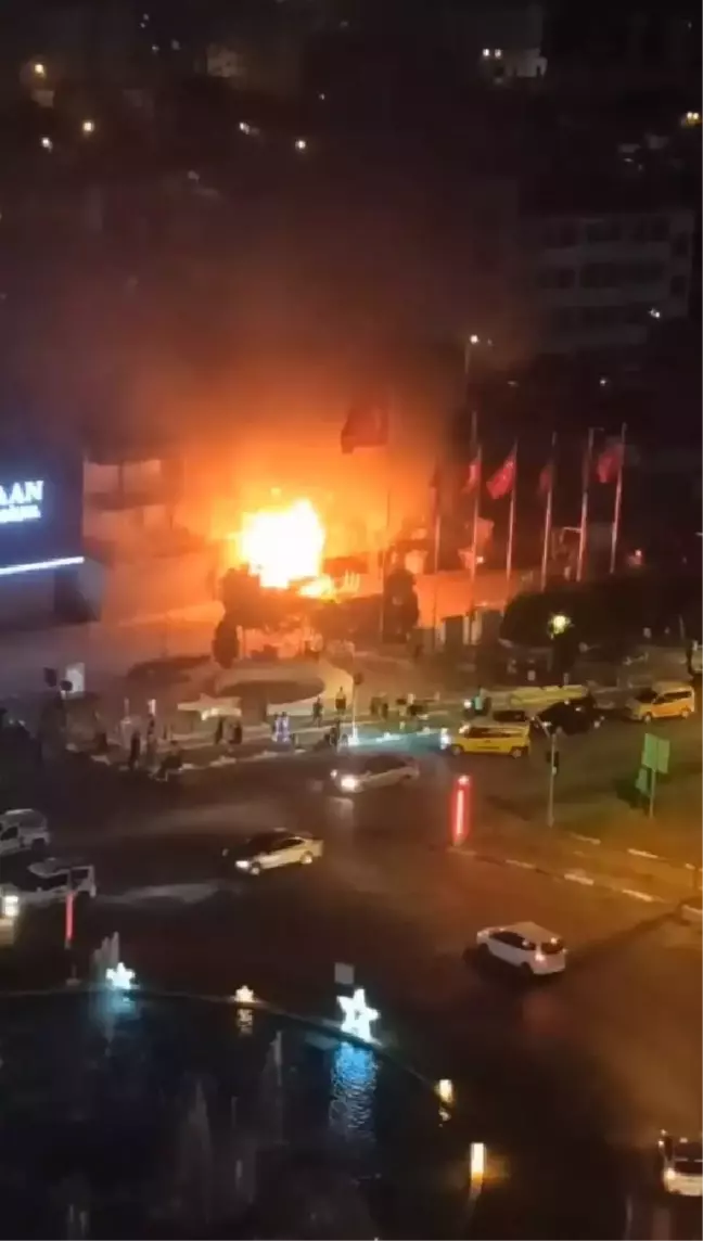 Adana'da Tahta Palet İmalathanesinde Yangın Çıktı