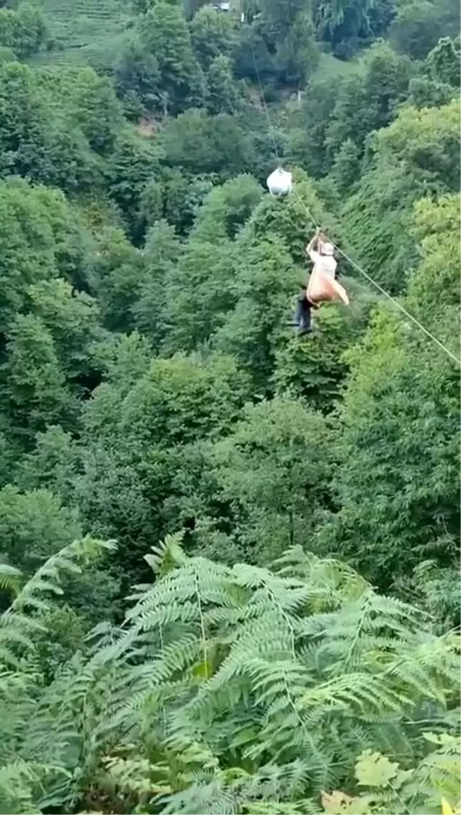 Rize'de teleferik arızalandı, vatandaşlar çayları tellere tutunarak kurtardı