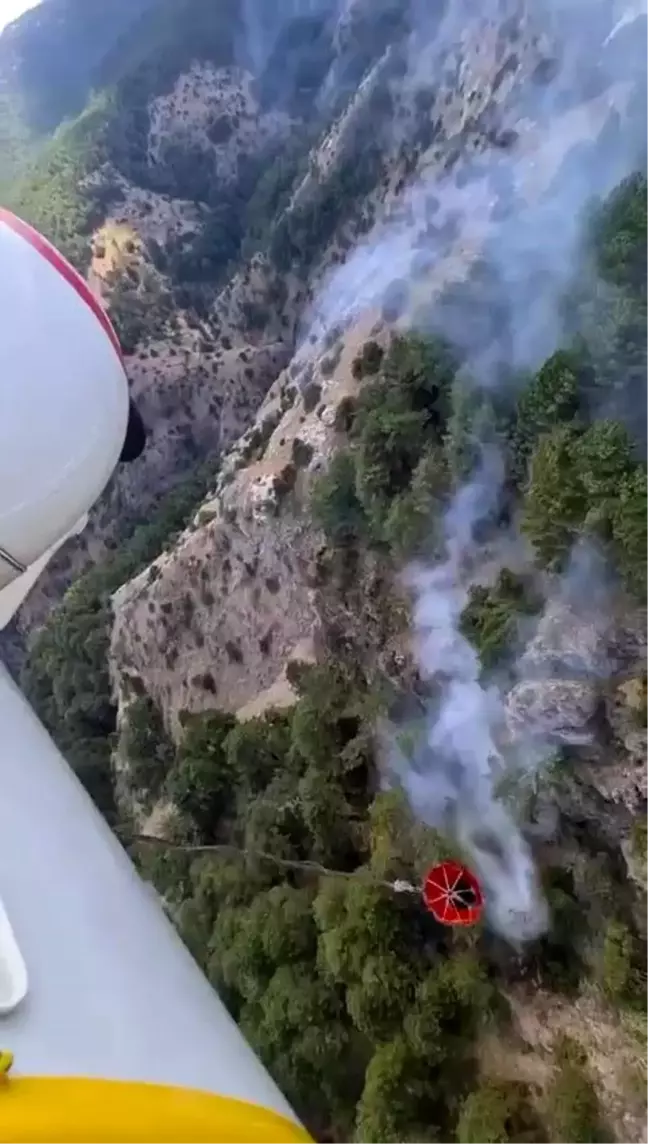 Denizli'de Pamukkale'de çıkan yangın helikopterle söndürüldü