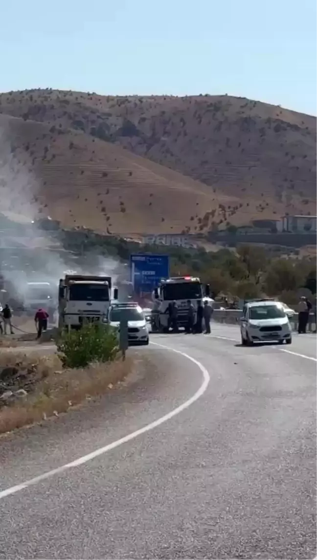 Tunceli'de seyir halindeki kamyon alev aldı