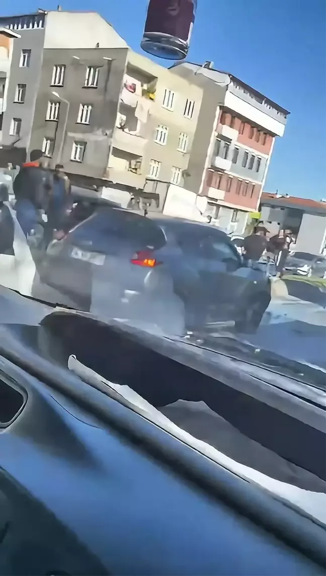 Sultangazi'de Zincirleme Trafik Kazası: 3 Yaşındaki Çocuk Hayatını Kaybetti