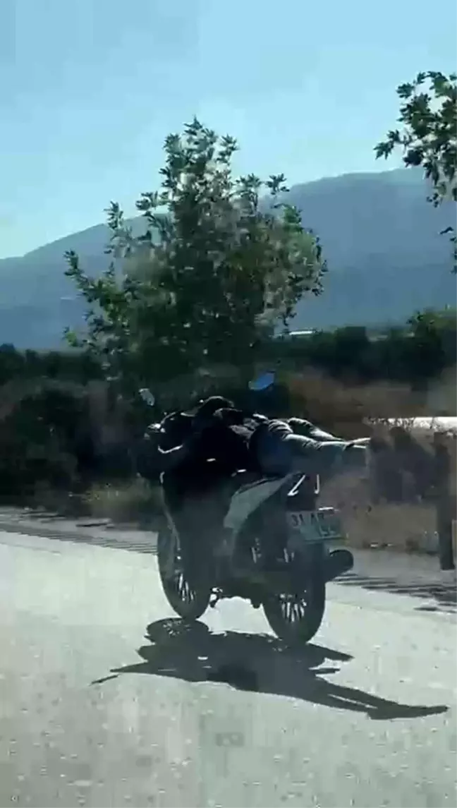 Hatay'da Motosiklet Üzerinde Akrobatik Yolculuk