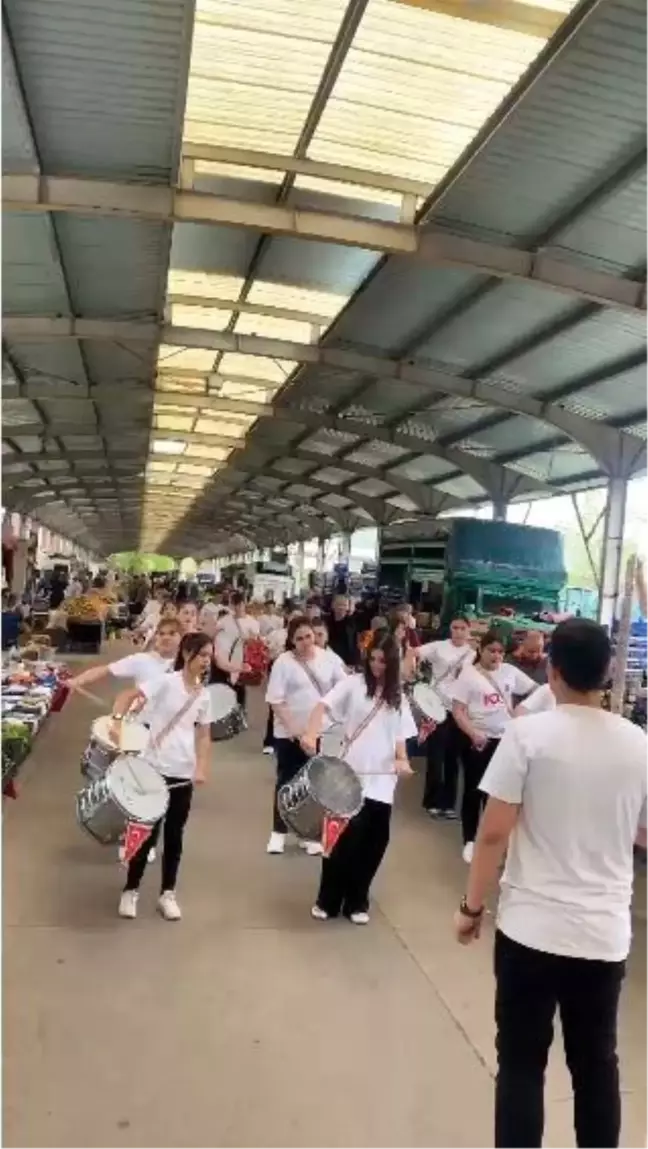 Zonguldak'ta Pazaryeri Esnafı Çocukların 23 Nisan Gösterisini İstedi