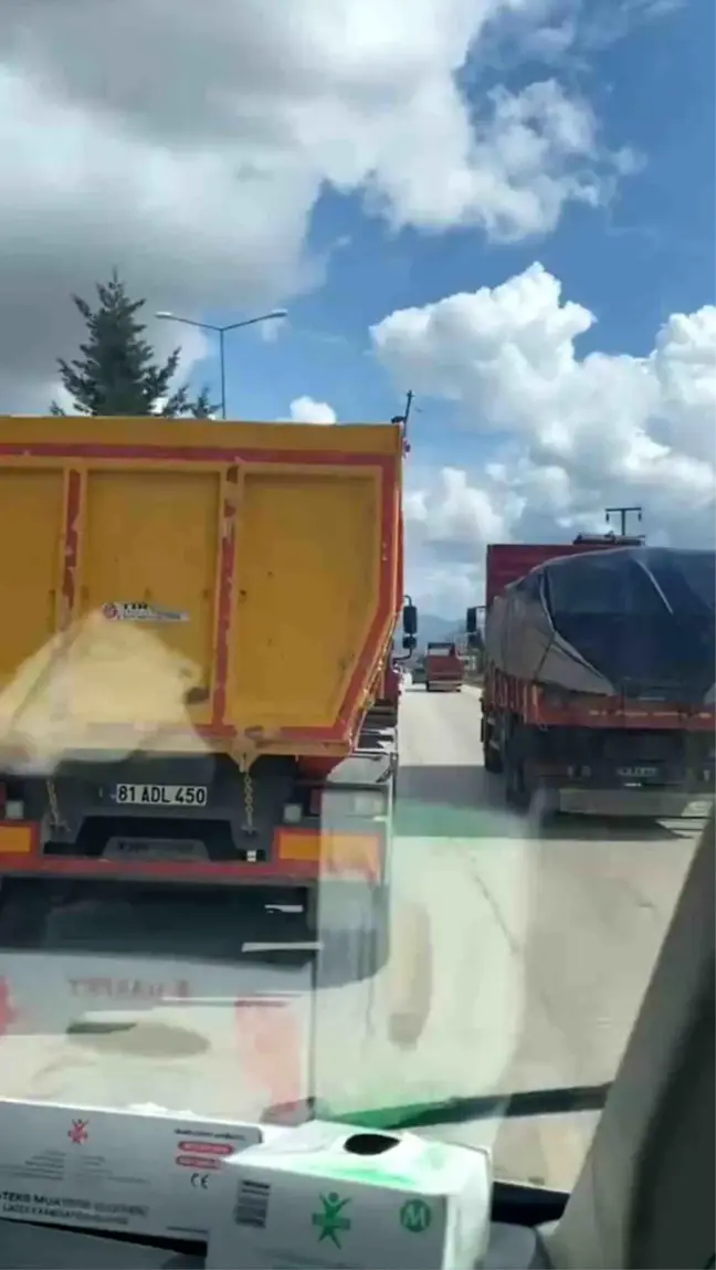 Düzce'de Ambulansa Yol Vermeyen Kamyona Ceza Uygulandı