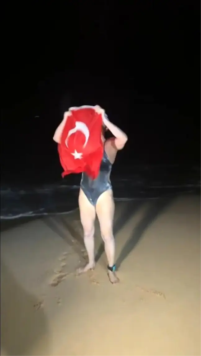 Aysu Türkoğlu, Ka'iwi Kanalı'nı Geçerek En Genç Türk Yüzücü Oldu