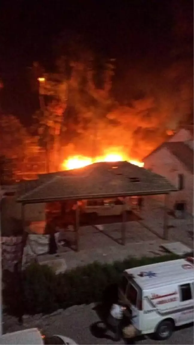 İsrail Savaş Uçakları Gazze'deki Hastaneyi Vurdu